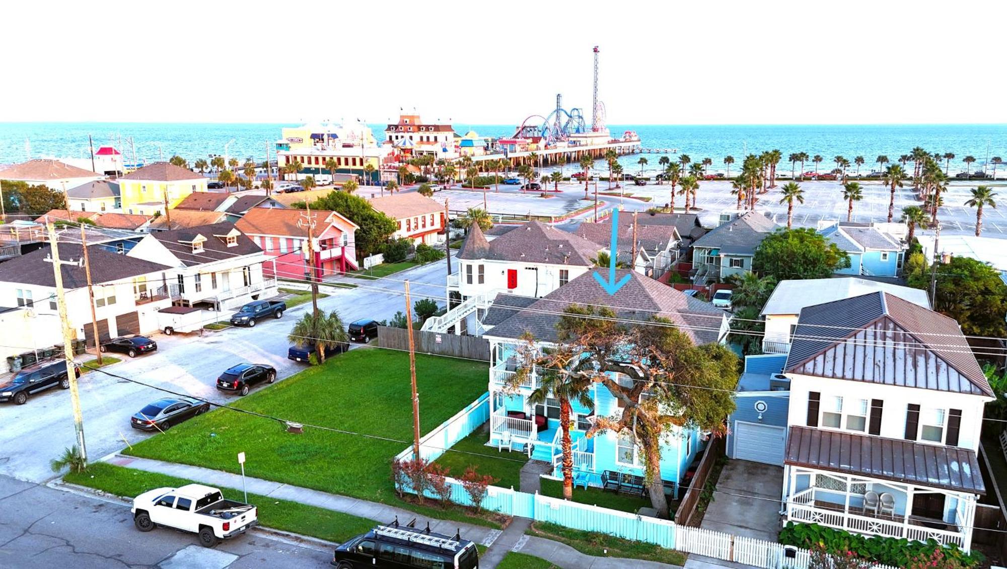 Casaazul-2605B-Pleasure Pier & Beach A Block Away- 3Bed 2Bath 7 Beds- 7 Minutes To Cruise Terminal ガルベストン エクステリア 写真
